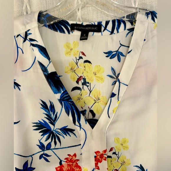 Banana Republic “Paradiso Tropical” print, sleeveless blouse. 2019. Sz. Small - Picture 2 of 8